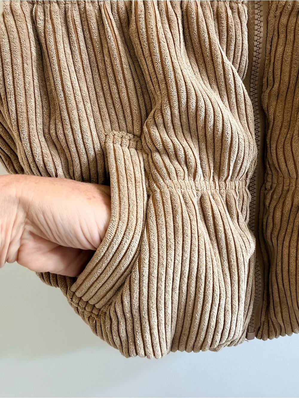 CALI 1850 Corduroy Cropped Puffer Vest Tan Beige Size M - Picture 5 of 11